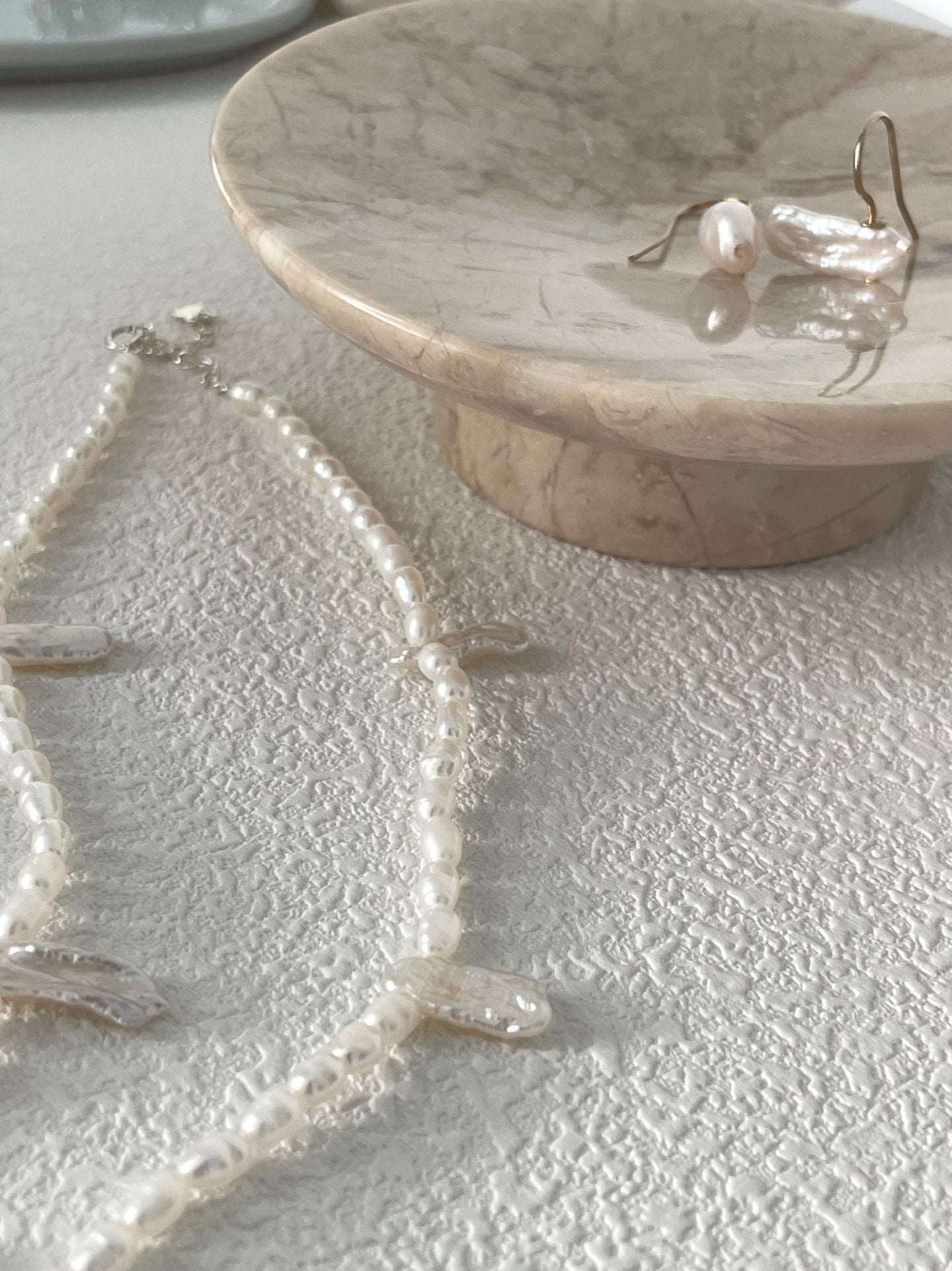 Lace Baroque Pearl Necklace