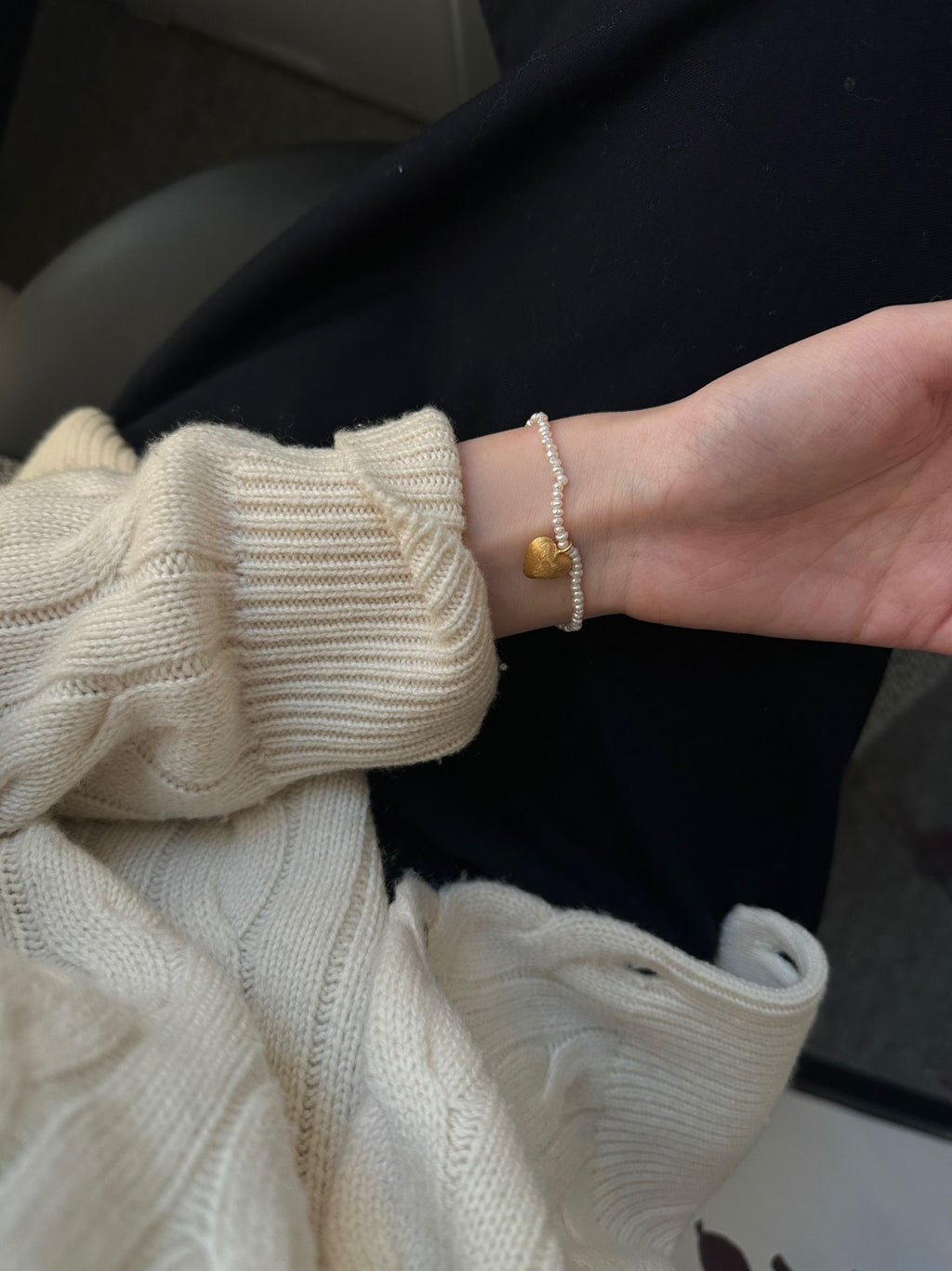 Matte Heart Delicate Pearl Bracelet