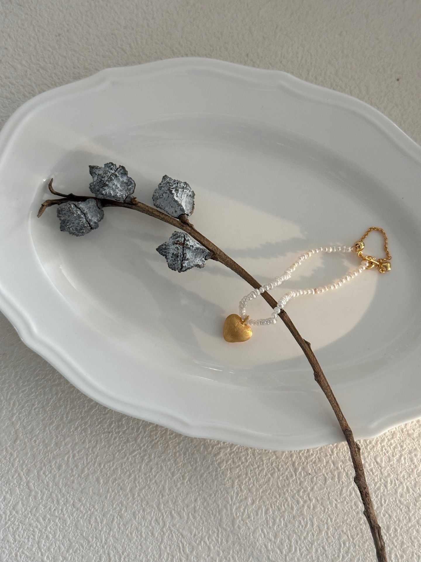 Matte Heart Delicate Pearl Bracelet